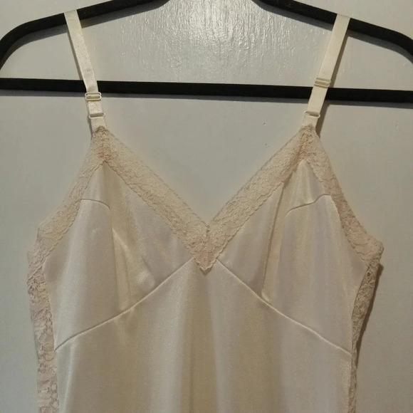 Vintage Movie Star Slip Size 32 Lace Trim and Sides - Picture 5 of 14